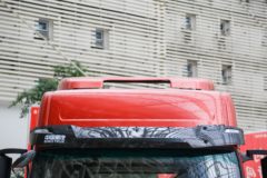 中国重汽成都商用车 豪沃V5-X 290马力 4X2 9.8米LNG厢式载货车 中国重汽成都商用车 豪沃V5-X 290马力 4X2 9.8米LNG厢式载货车