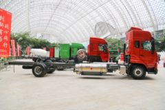 中国重汽成都商用车 豪沃V5-X 290马力 4X2 9.8米LNG厢式载货车 中国重汽成都商用车 豪沃V5-X 290马力 4X2 9.8米LNG厢式载货车