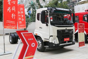 中国重汽成都商用车 豪沃V5-X 新星版 245马力 4X2 6.8米厢式载货车