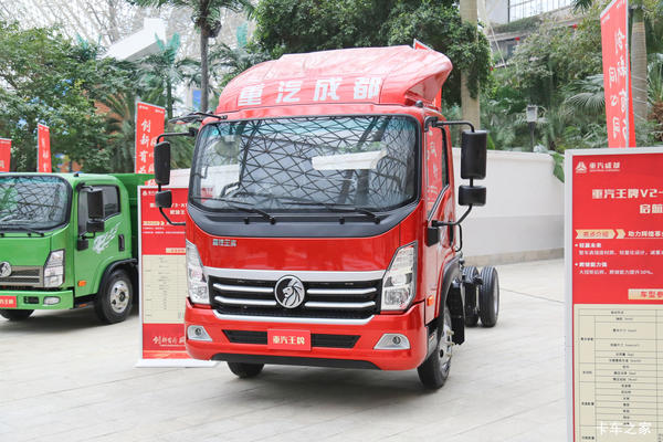 中国重汽成都商用车V系 2.5L柴油 155马力 法士特8档 4.15米单排仓栅式轻卡