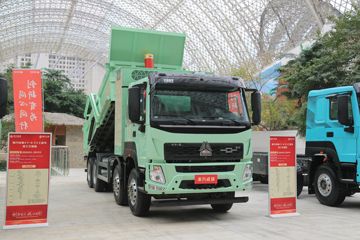 中国重汽成都商用车 V7-X 渣土全勤版 31T 8X4 5.6米换电式纯电动自卸车601kWh