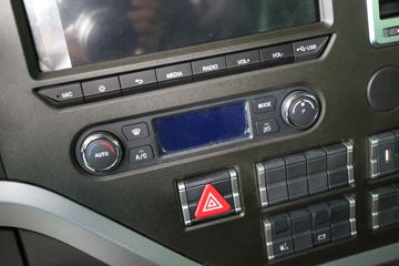 �й������ɶ����ó� V7-X ����ȫ�ڰ� 31T 8X4 5.6�׻���ʽ���綯��ж��601kWhͼƬ