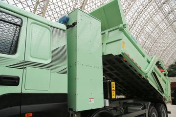 �й������ɶ����ó� V7-X ����ȫ�ڰ� 31T 8X4 5.6�׻���ʽ���綯��ж��601kWhͼƬ