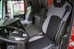 中国重汽成都商用车 V7-X 全勤版 25T 6X4 换电式纯电动牵引车601kWh