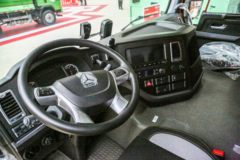 中国重汽成都商用车 V7-X 全勤版 25T 6X4 换电式纯电动牵引车601kWh