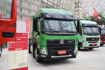 中国重汽成都商用车 豪沃V7-X 标运版 6X4 宽体 燃料电池牵引车 宁德时代118kWh