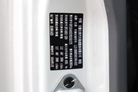 骏铃A8 载货车驾驶室                                               图片