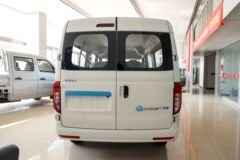 长安跨越 跨越星V5 客运豪华版 2.6T 6座 4.495米纯电动轻客38.64kWh