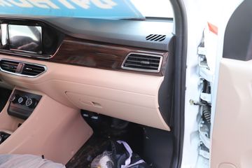 ������Խ ��Խ��V7EV 2022�� ��׼�� 2.9T 2�� 4.8�״��綯��ջ���41.86kWhͼƬ