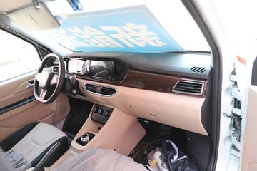 ������Խ ��Խ��V7EV 2022�� ��׼�� 2.9T 2�� 4.8�״��綯��ջ���41.86kWhͼƬ