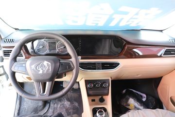 ������Խ ��Խ��V7EV 2022�� ��׼�� 2.9T 2�� 4.8�״��綯��ջ���41.86kWhͼƬ