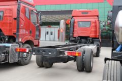 一汽解放 J6L 300马力 4X2 6.75米栏板载货车(CA1181P62K1L4E6)