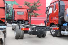 一汽解放 J6L 300马力 4X2 6.75米栏板载货车(CA1181P62K1L4E6)