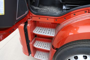 һ����� J6L 300���� 4X2 6.75�������ػ���(CA1181P62K1L4E6)ͼƬ