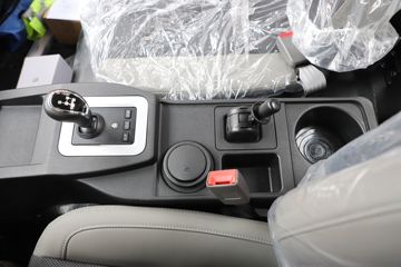 �й�����HOWO ���� 140���� 4.15��AMT�Զ������������Ῠ(ZZ1047G3215F144B)ͼƬ