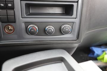 �й�����HOWO ���� 140���� 4.15��AMT�Զ������������Ῠ(ZZ1047G3215F144B)ͼƬ