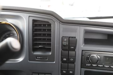 �й�����HOWO ���� 140���� 4.15��AMT�Զ������������Ῠ(ZZ1047G3215F144B)ͼƬ