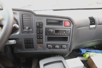 �й�����HOWO ���� 140���� 4.15��AMT�Զ������������Ῠ(ZZ1047G3215F144B)ͼƬ