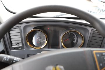 �й�����HOWO ���� 140���� 4.15��AMT�Զ������������Ῠ(ZZ1047G3215F144B)ͼƬ