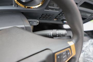 �й�����HOWO ���� 140���� 4.15��AMT�Զ������������Ῠ(ZZ1047G3215F144B)ͼƬ