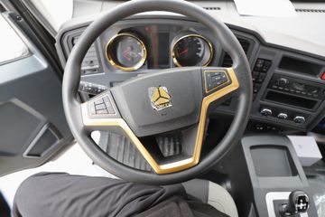 �й�����HOWO ���� 140���� 4.15��AMT�Զ������������Ῠ(ZZ1047G3215F144B)ͼƬ