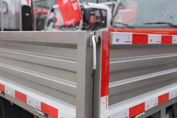 �й�����HOWO ���� 140���� 4.15��AMT�Զ������������Ῠ(ZZ1047G3215F144B)ͼƬ