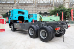 中国重汽成都商用车 V7-X 隧道版 25T 6X4 6.8米纯电动自卸车400kWh