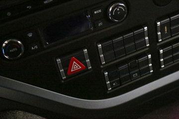 �й������ɶ����ó� V7-X ������ 25T 6X4 6.8�״��綯��ж��400kWhͼƬ