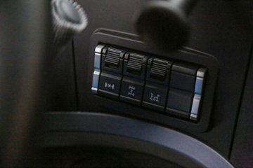 �й������ɶ����ó� V7-X ������ 25T 6X4 6.8�״��綯��ж��400kWhͼƬ