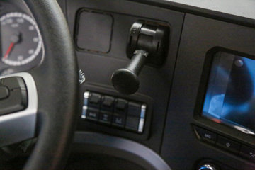 �й������ɶ����ó� V7-X ������ 25T 6X4 6.8�״��綯��ж��400kWhͼƬ