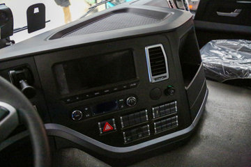 �й������ɶ����ó� V7-X ������ 25T 6X4 6.8�״��綯��ж��400kWhͼƬ