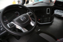 中国重汽成都商用车 V7-X 隧道版 25T 6X4 6.8米纯电动自卸车400kWh