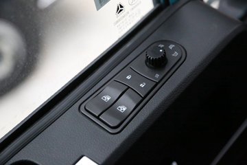 �й������ɶ����ó� V7-X ������ 25T 6X4 6.8�״��綯��ж��400kWhͼƬ