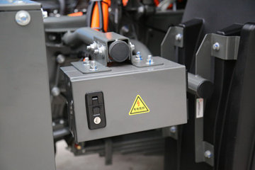 �й������ɶ����ó� V7-X ������ 25T 6X4 6.8�״��綯��ж��400kWhͼƬ