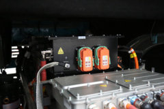 中国重汽成都商用车 V7-X 隧道版 25T 6X4 6.8米纯电动自卸车400kWh