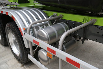 �й������ɶ����ó� V7-X ������ 8X4 7.77������ʽ���綯�������������䳵(ZLJ5318GJBCBEVH)282kWhͼƬ