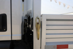 蓝擎轻卡 龙N 140马力 4.18米单排栏板轻卡(中体)(YTQ1041KK333)