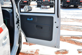 橙仕01&nbsp;电动封闭厢货驾驶室图片