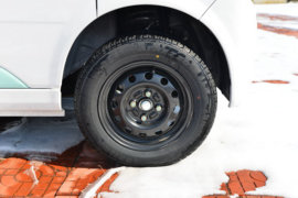 橙仕01&nbsp;电动封闭厢货底盘图片