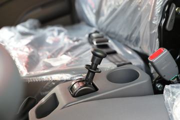 Ծ�� ����X3 140���� 4X2 3.6�׵�����ж��ͼƬ