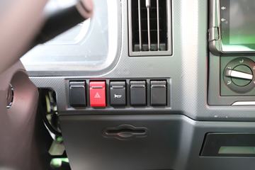 Ծ�� ����X3 140���� 4X2 3.6�׵�����ж��ͼƬ