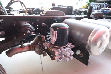 Ծ�� ����X3 140���� 4X2 3.6�׵�����ж��ͼƬ