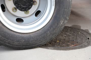 Ծ�� ����X3 140���� 4X2 3.6�׵�����ж��ͼƬ