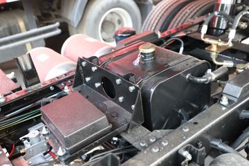 Ծ�� ����X3 140���� 4X2 3.6�׵�����ж��ͼƬ