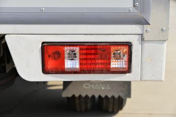 ������Խ��D5 ���ʰ� 1.6L 122���� 3.385�׵�����ʽ΢��(SC5034XXYUDD6B1)ͼƬ