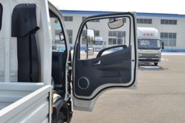 骏铃V3&nbsp;载货车驾驶室                                               图片