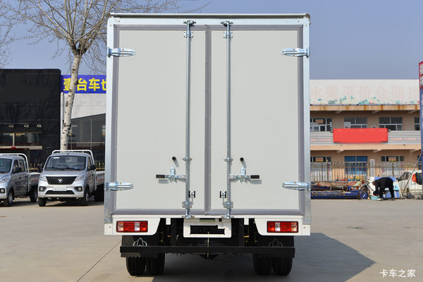 跨越者D5载货车泰安市火热促销中 让利高达0.1万