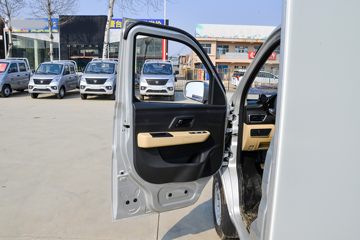 Խ ±T3 PLUS 1.6L  122 3.04׵ʽ΢(SC5031XXYTMD6B1)ͼƬ