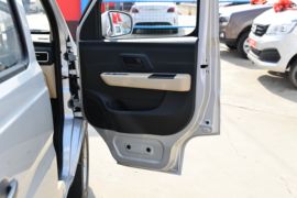 新豹T3 PLUS&nbsp;载货车驾驶室                                               图片