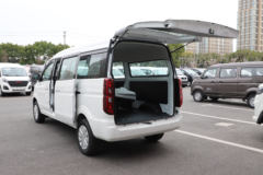 金杯 金海狮 2023款 旅行狮 150马力 2L 5/6座轻客